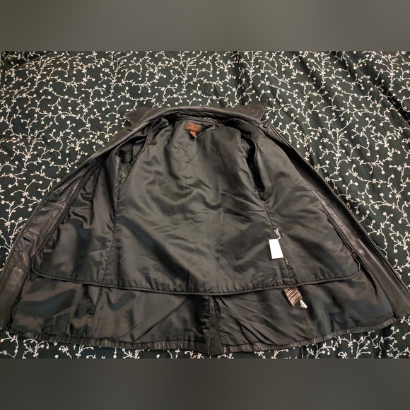 Beautiful leather jacket - Picture 6 of 9